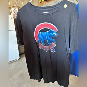 Mens size large cubs tshirt